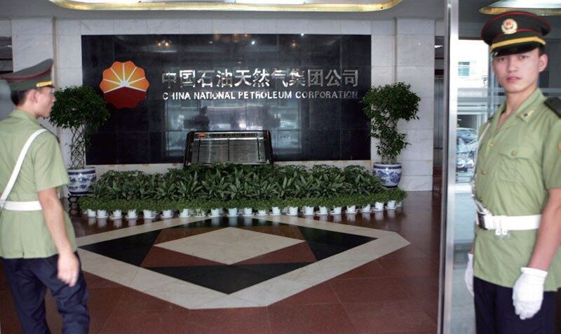 图为中国石油天然气公司总部。在工业生产方面,中国官方统计数据仅包括"规模以上"企业的产值,"规模以上"的含义在很大程度上是规模较大的企业,例如中国石油天然气公司这样的国有企业。(法新社图片)