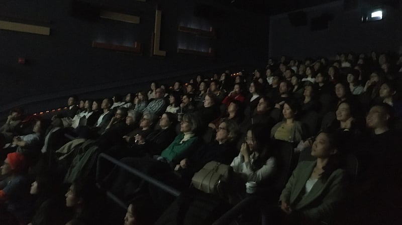 “华语女性电影回顾展”开幕影片《送我上青云》的放映会现场几乎座无虚席。(薛小山)